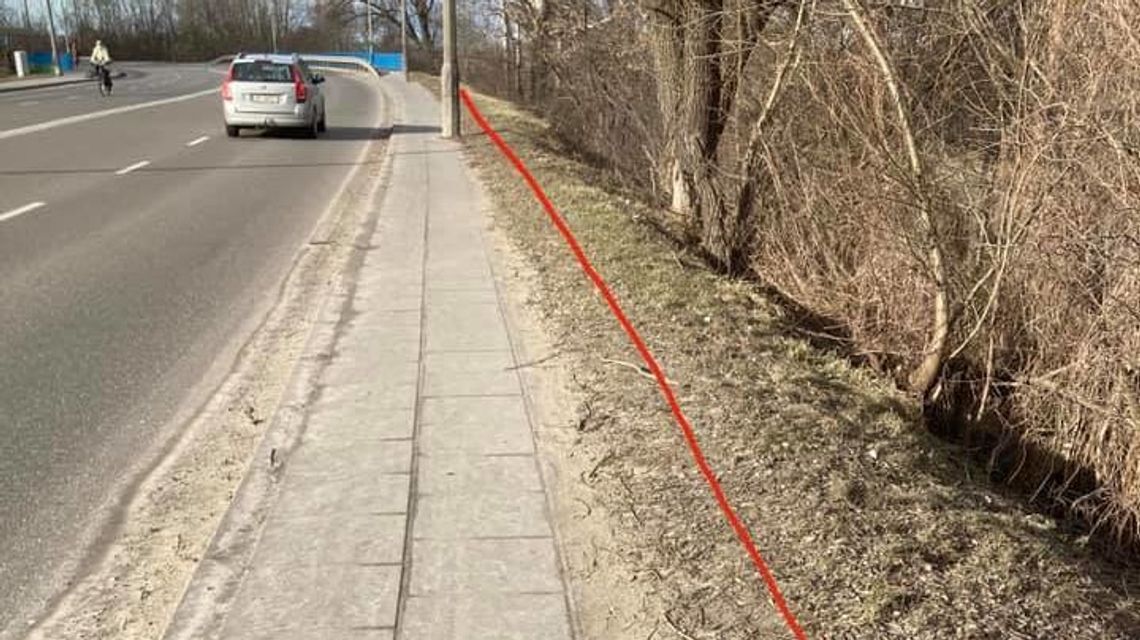 Biała Podlaska: Chodnik węższy przez "zaniedbania". Urzędnicy winią poprzedników 
