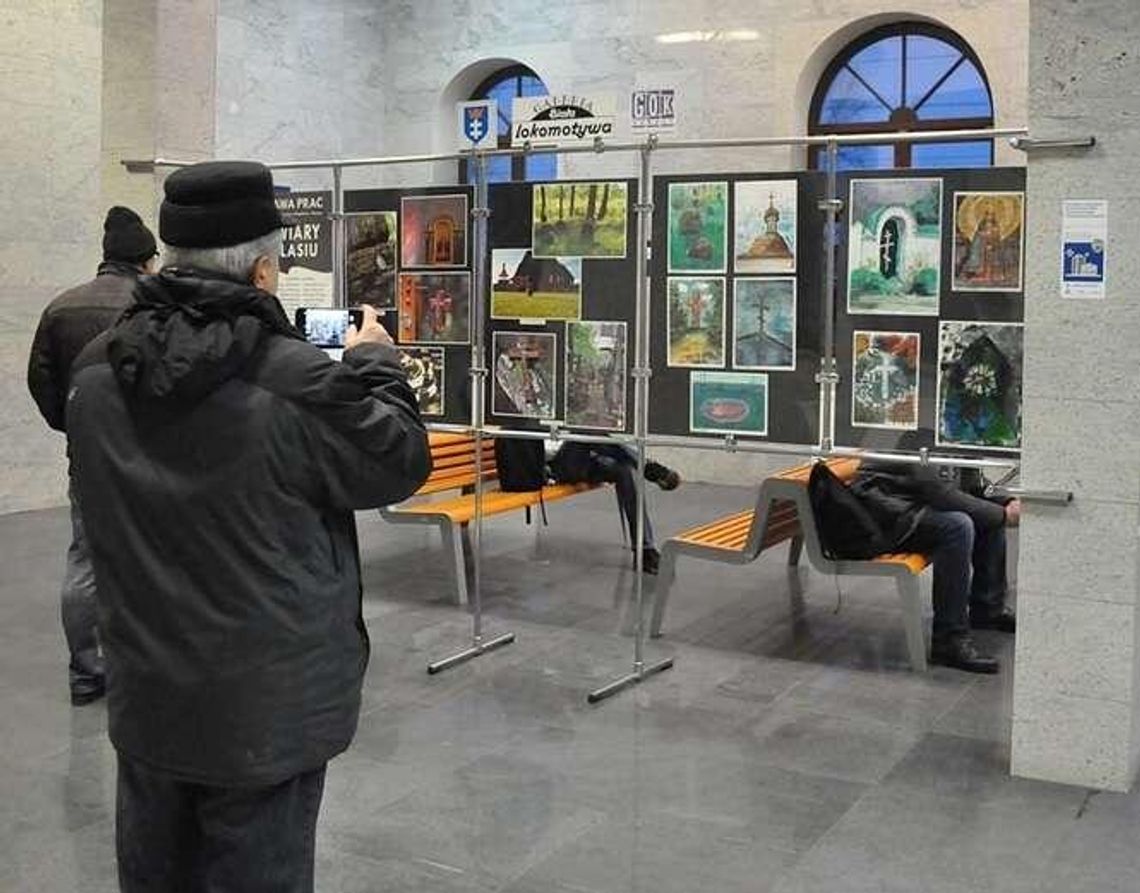Biała Podlaska: Czekając na pociąg, zobacz wystawę