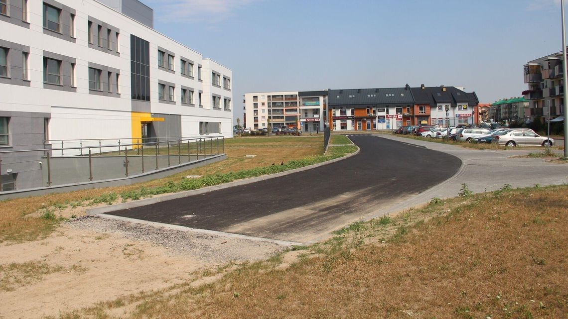 Biała Podlaska: Droga dojazdowa… prowadzi na parking 