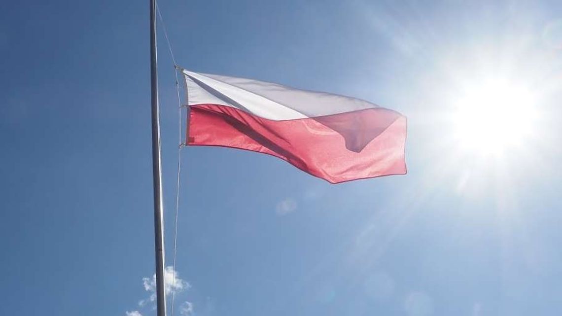 Biała Podlaska: Flaga państwowa na każdej miejskiej instytucji