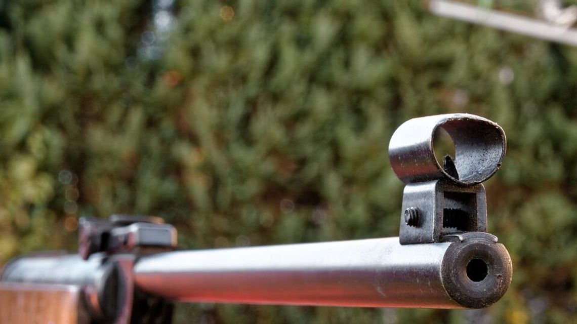 Biała Podlaska. Grozi mu pięć lat więzienia za strzelanie do lodówki Biała Podlaska. Grozi mu pięć lat więzienia za strzelanie do lodówki