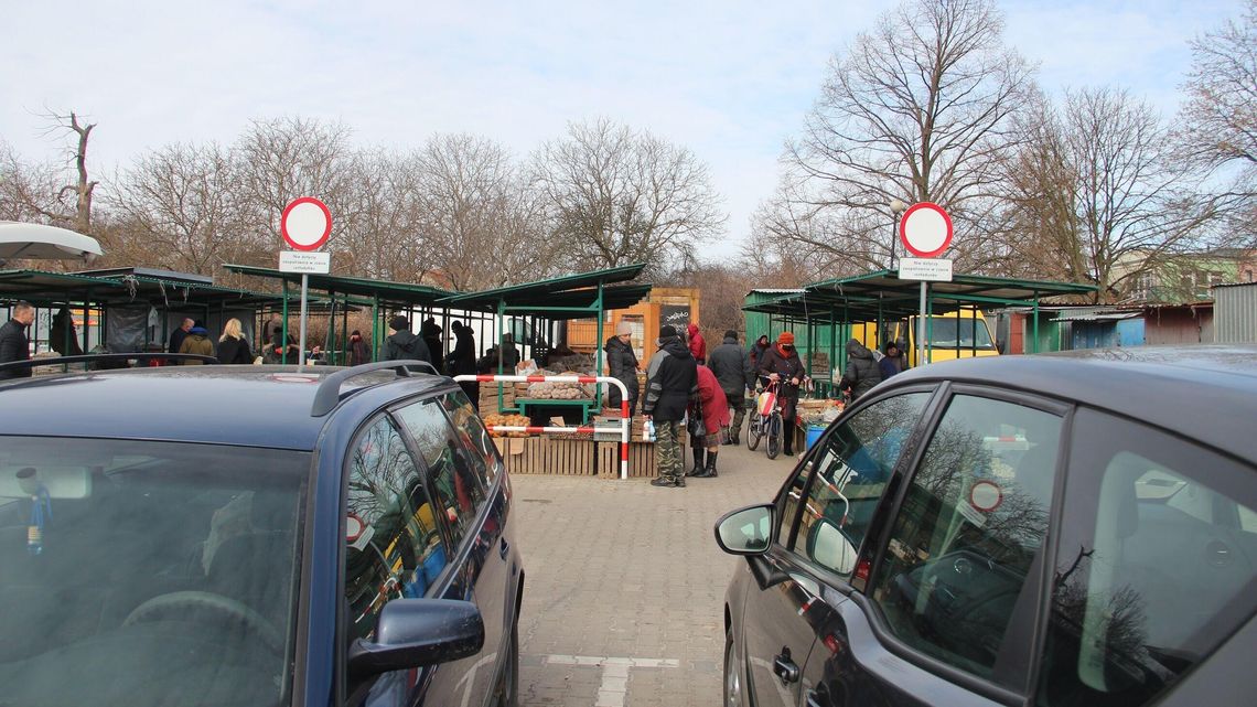 Biała Podlaska: Kupcy z "babskiego rynku" chcą spokojnie handlować 