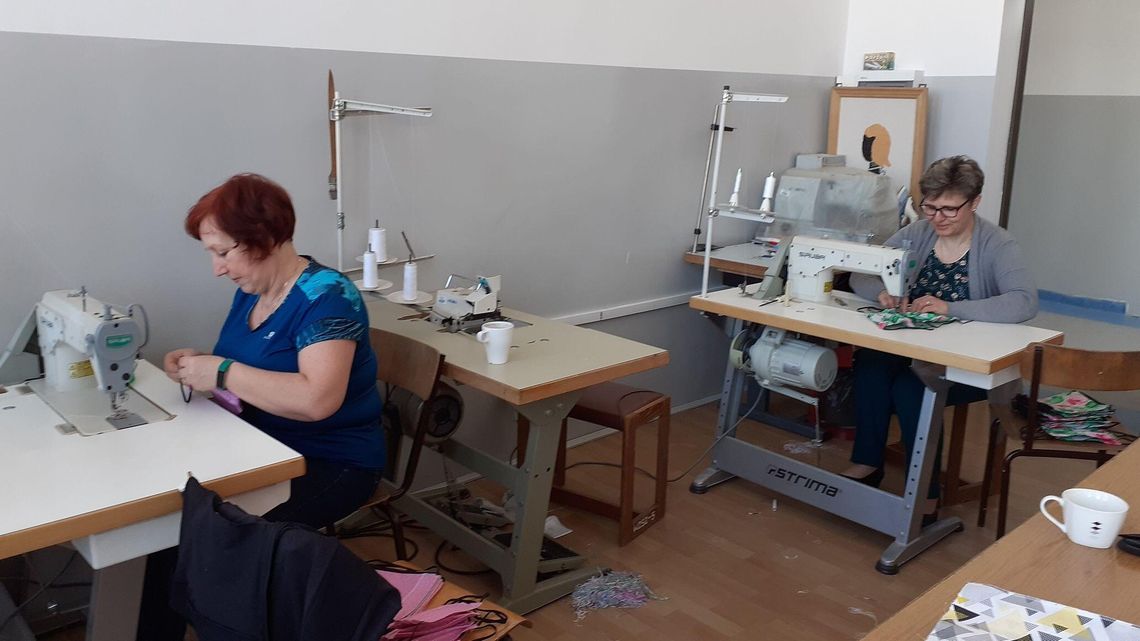 Biała Podlaska: Maseczki szyją nauczycielki, szyją też więźniowie Biała Podlaska: Maseczki szyją nauczycielki, szyją też więźniowie