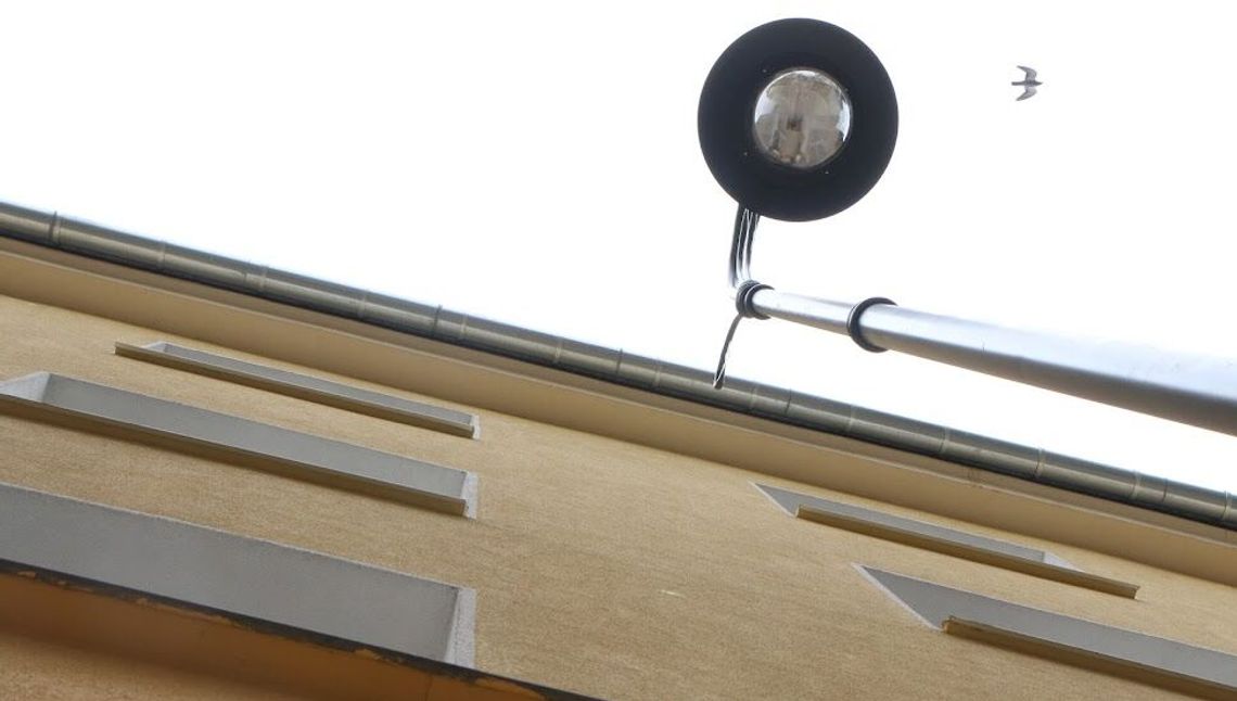 Biała Podlaska. Miało być jasno. Czytelnik skarży się, że musi chodzić z latarką