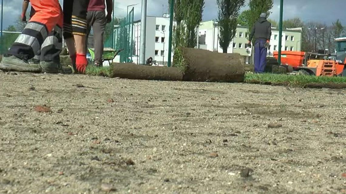 Biała Podlaska: Miejski stadion ma już nową murawę Biała Podlaska: Miejski stadion ma już nową murawę