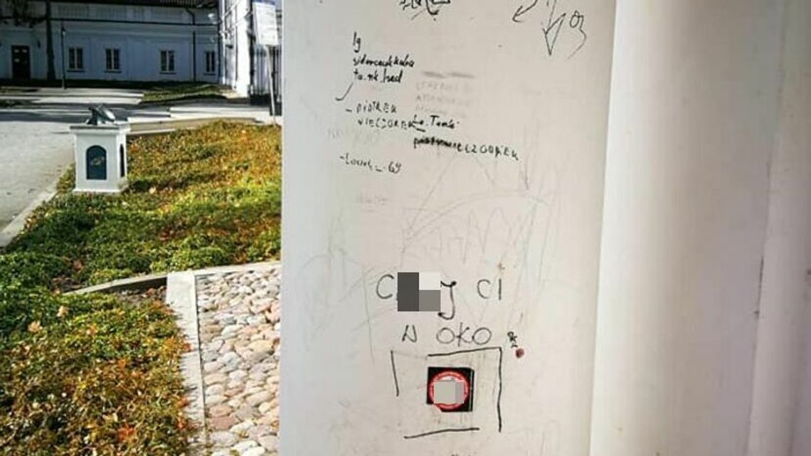 Biała Podlaska: Niszczą elewację biblioteki. Czy będzie więcej kamer? 