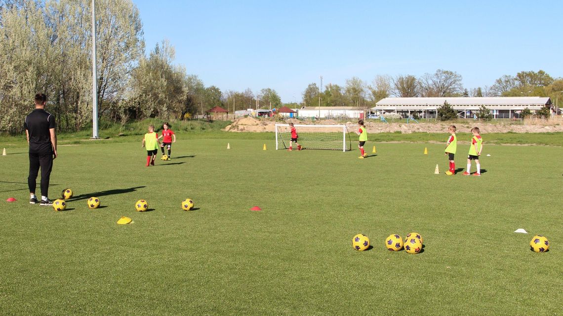 Biała Podlaska: Nowe boisko dla młodych piłkarzy. Łatwiej też z parkowaniem Biała Podlaska: Nowe boisko dla młodych piłkarzy. Łatwiej też z parkowaniem