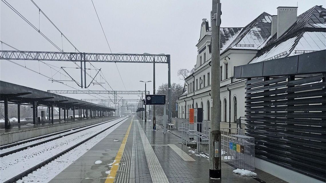 Biała Podlaska. Nowy peron na dworcu PKP już czynny Biała Podlaska. Nowy peron na dworcu PKP już czynny