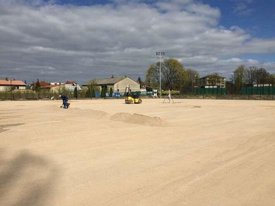 Biała Podlaska: Pełnowymiarowe boisko w budowie