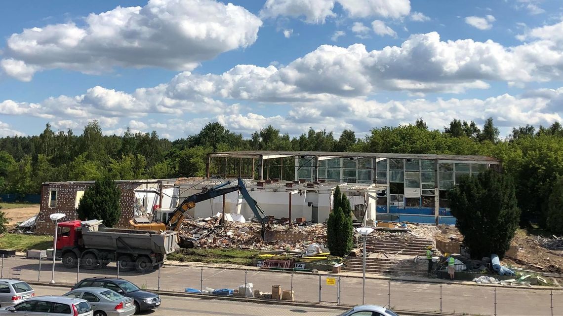 Biała Podlaska: Pożegnanie z pływalnią Biawena. Teraz będzie tu akademik Biała Podlaska: Pożegnanie z pływalnią Biawena. Teraz będzie tu akademik