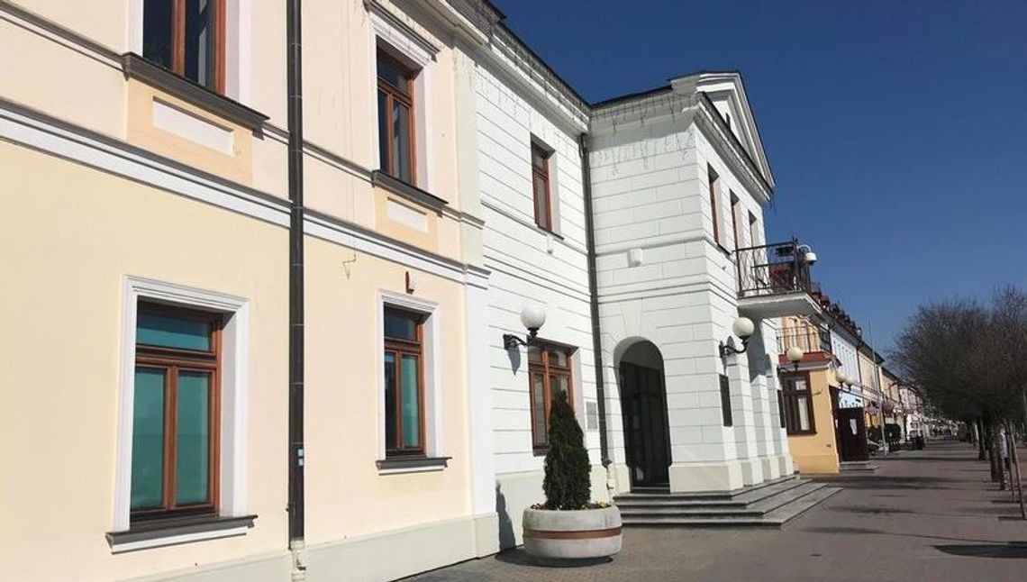 Biała Podlaska: Przed przyjściem do urzędu, zadzwoń i umów się na wizytę Biała Podlaska: Przed przyjściem do urzędu, zadzwoń i umów się na wizytę