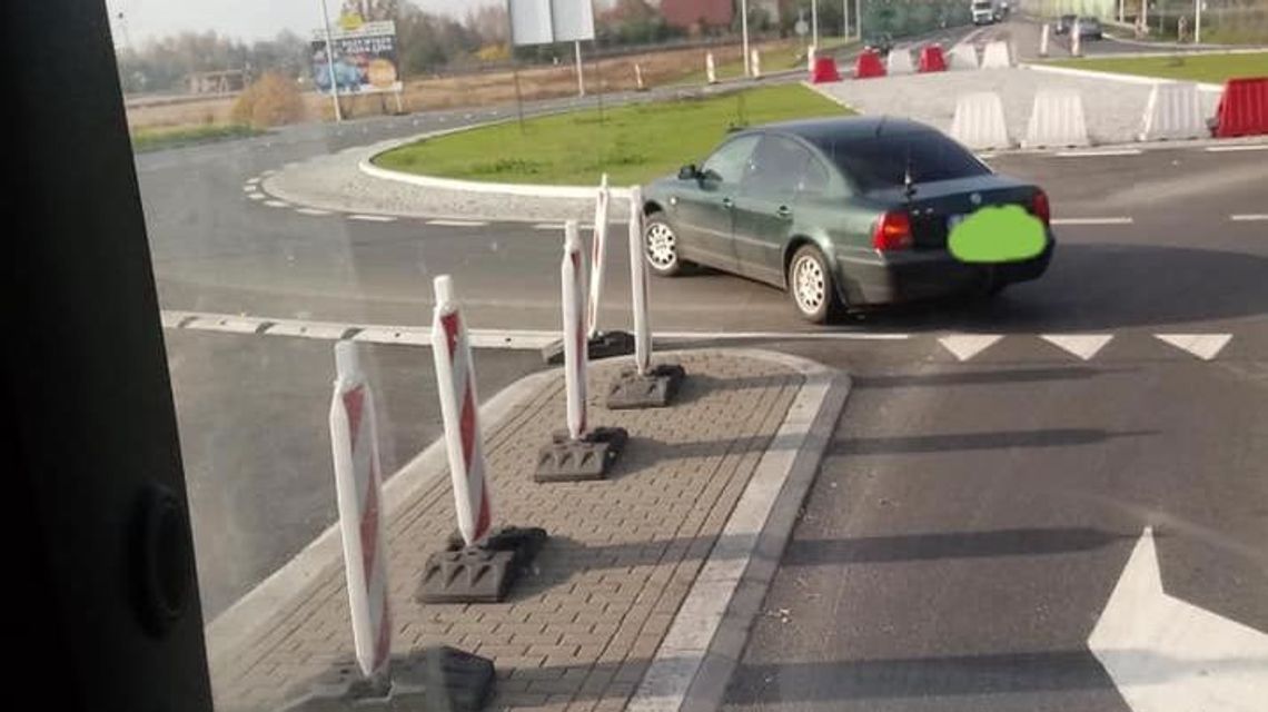 Biała Podlaska: Rondo miało upłynnić ruch. Ale niektórzy kierowcy nie wiedzą, jak po nim jeździć 
