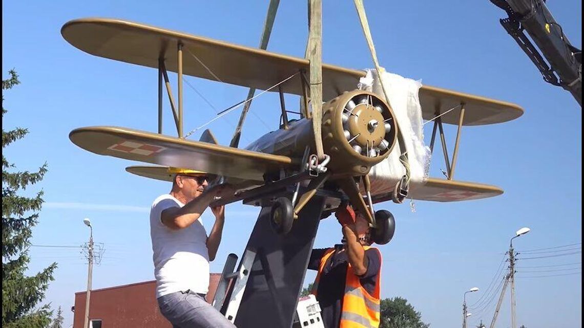 Biała Podlaska: Samolot wylądował. Czeka na 100-lecie