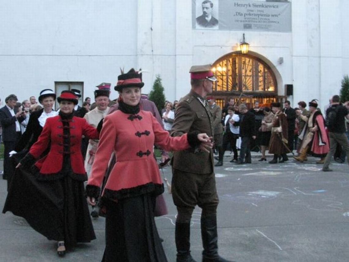 Biała Podlaska: Sarmacka Noc Muzeów z plenerowym polonezem