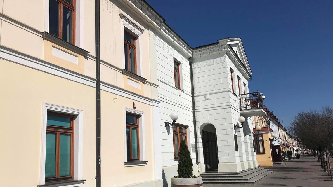 Biała Podlaska: Skrzynki podawcze przed Urzędem Miasta i Urzędem Stanu Cywilnego