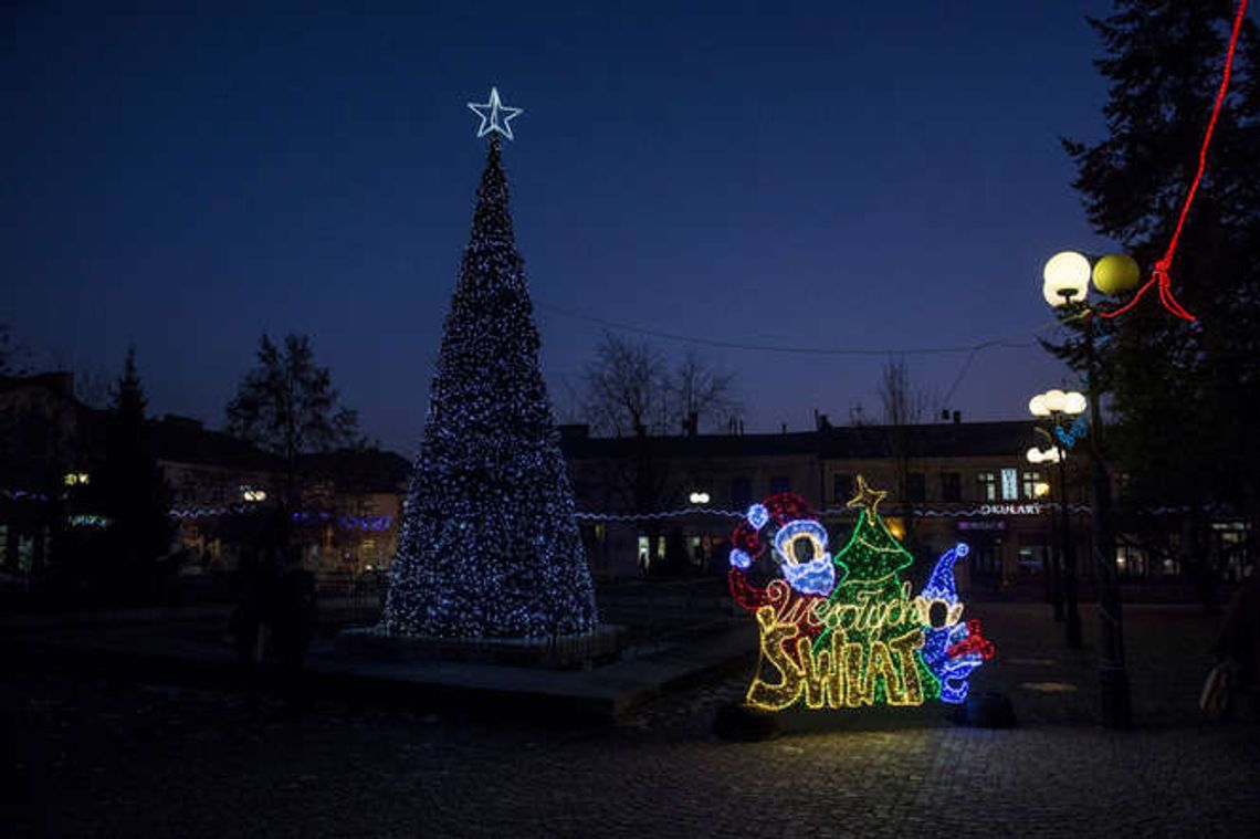 Biała Podlaska: Sylwester bez fajerwerków, ale miasto z ozdobami Biała Podlaska: Sylwester bez fajerwerków, ale miasto z ozdobami