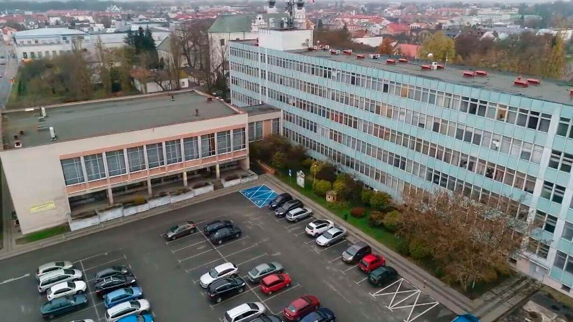 Biała Podlaska: Trudno zaparkować pod starostwem? Mieszkaniec ma pomysł Biała Podlaska: Trudno zaparkować pod starostwem? Mieszkaniec ma pomysł