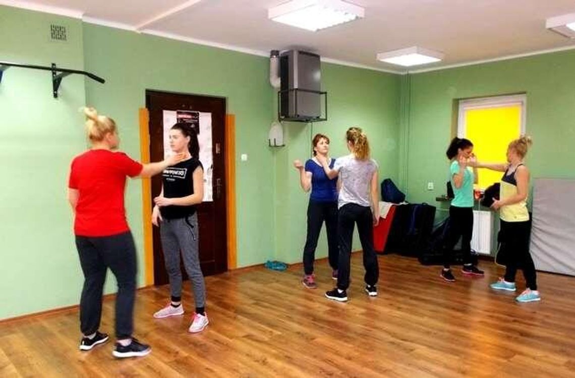 Biała Podlaska: Uczą samoobrony i poszukują strażnika miejskiego