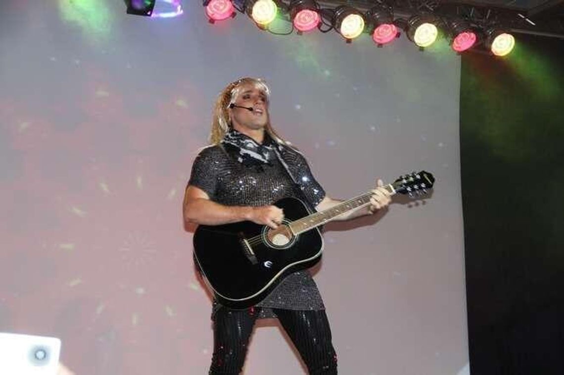 Biała Podlaska: Urzędnicy w roli artystów w koncercie charytatywnym