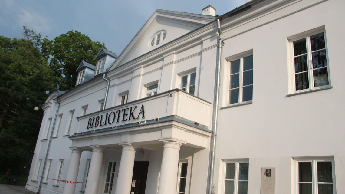 Biała Podlaska. W bibliotece przecieka dach Biała Podlaska. W bibliotece przecieka dach