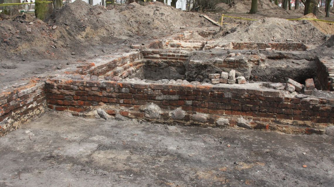 Biała Podlaska: W parku Radziwiłłowskim odkryto zabytkowe fundamenty