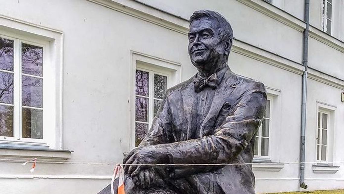 Biała Podlaska: W parku Radziwiłłowskim stanął pomnik Bogusława Kaczyńskiego