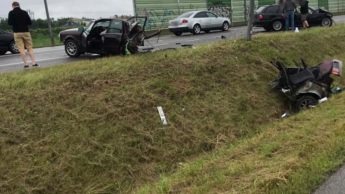 Biała Podlaska: Zderzenie trzech samochodów. Audi rozerwane na pół 