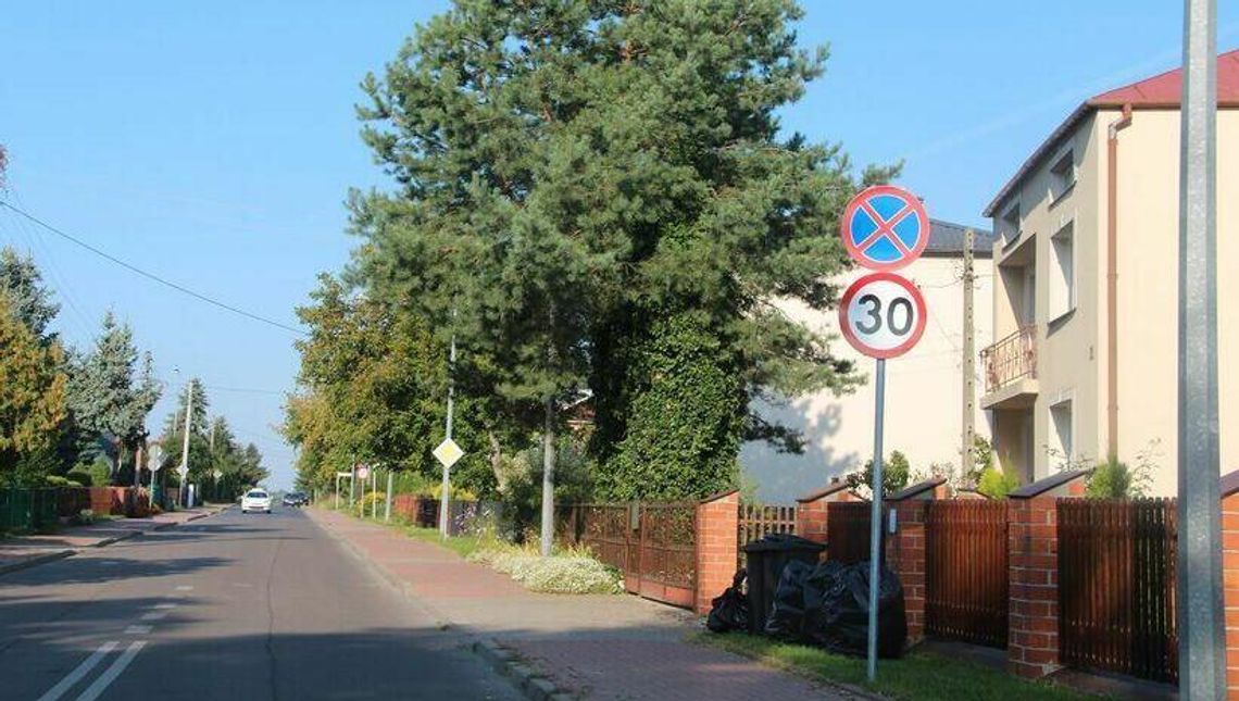 Biała Podlaska. Znaki nadal utrudniają życie mieszkańcom Sławacińskiej Biała Podlaska. Znaki nadal utrudniają życie mieszkańcom Sławacińskiej