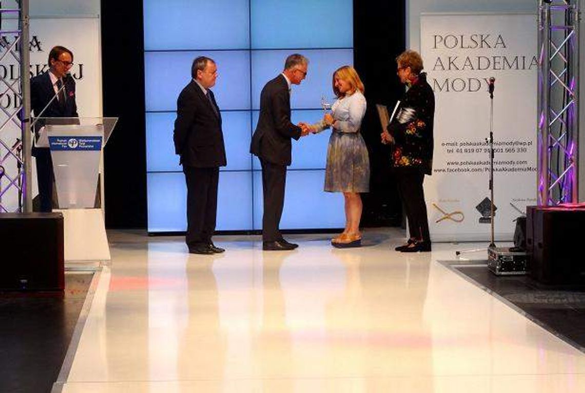 Bialcon ze Złotą Pętelką Bialcon ze Złotą Pętelką