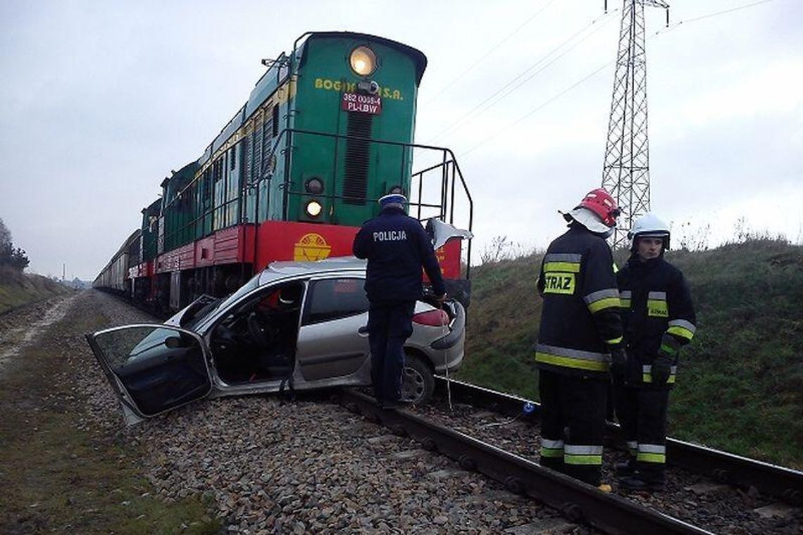 Białka: Zderzenie samochodu z pociągiem. Ranna kobieta