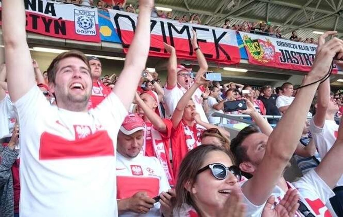 Biało-czerwone Saint-Etienne, fajerwerki w Grenoble Biało-czerwone Saint-Etienne, fajerwerki w Grenoble