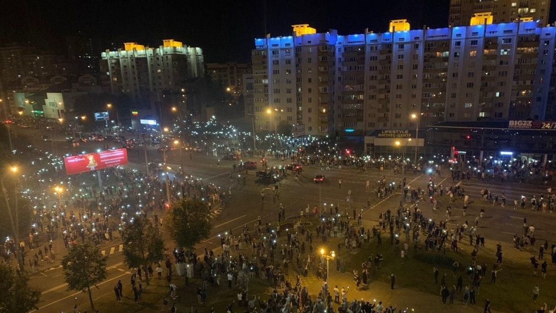 Białoruś. Tysiące ludzi wyszło protestować na ulice [wideo] 