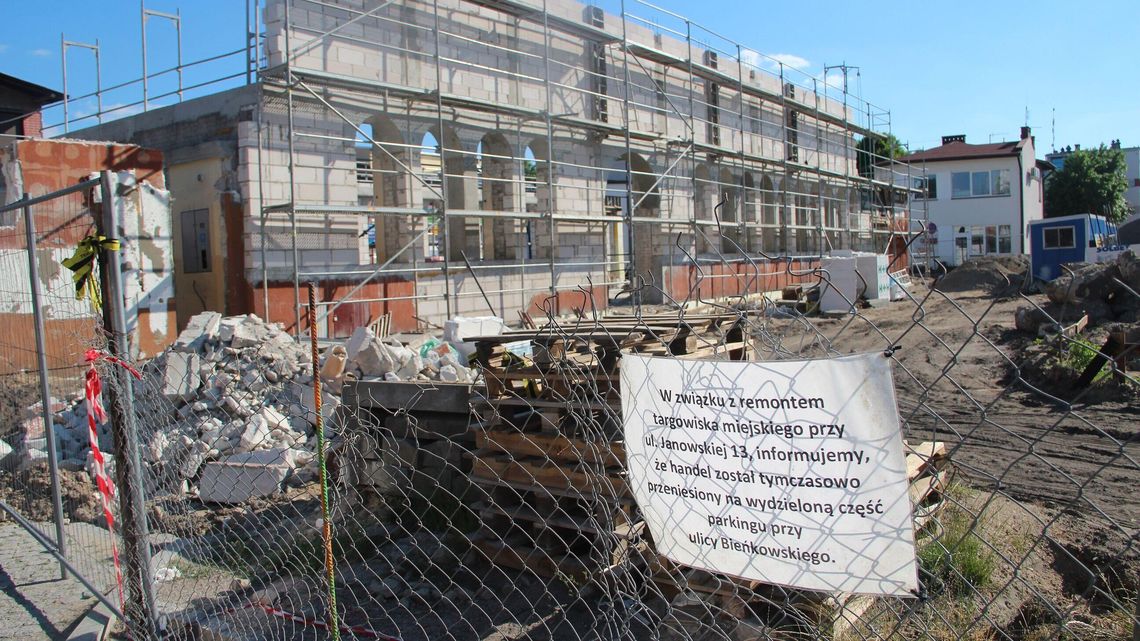 Bialscy radni poskarżyli się na lokalizację „babskiego rynku”. Skarga wróci do rady miasta