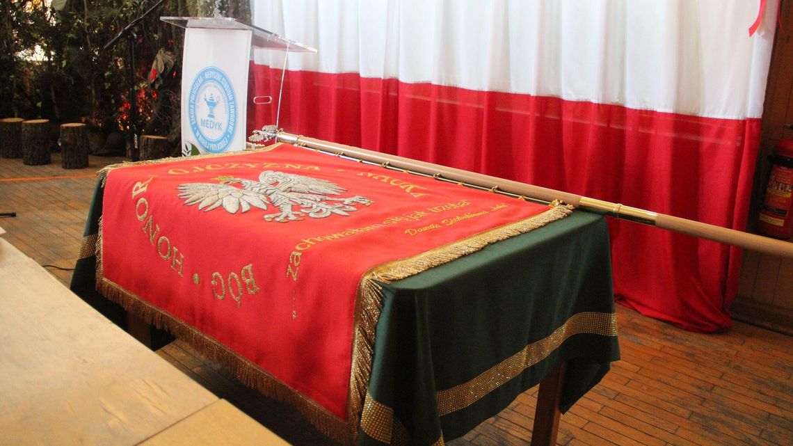 Bialski „medyk” z nową patronką i sztandarem Bialski „medyk” z nową patronką i sztandarem