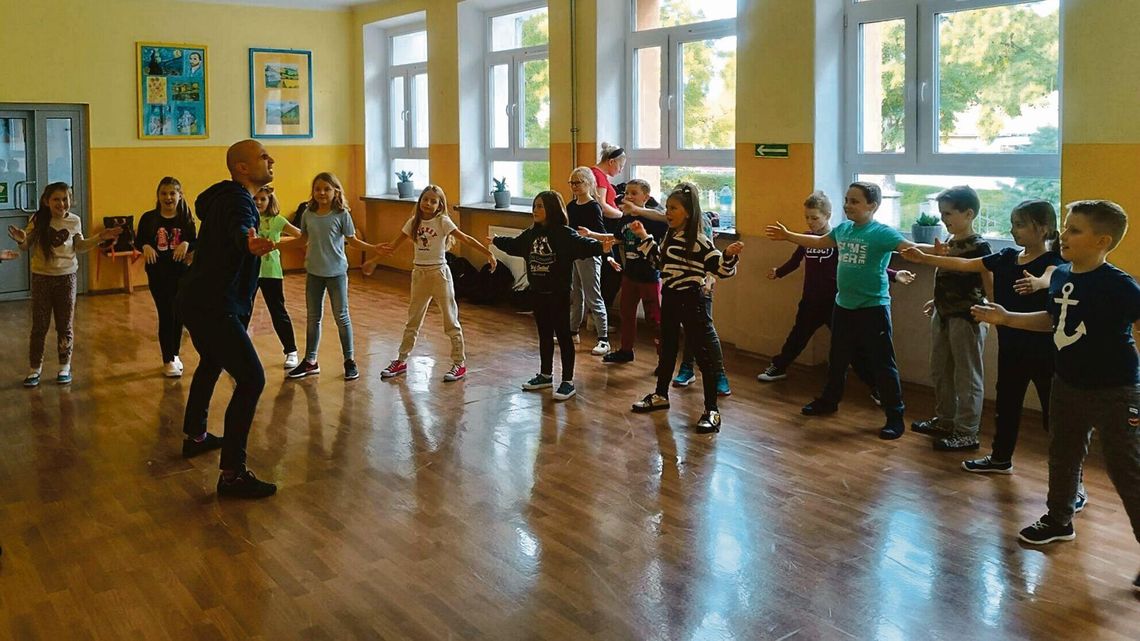 Biały Kur z Kurowa rośnie w siłę. Ponad 120 dzieci w nowym zespole Biały Kur z Kurowa rośnie w siłę. Ponad 120 dzieci w nowym zespole