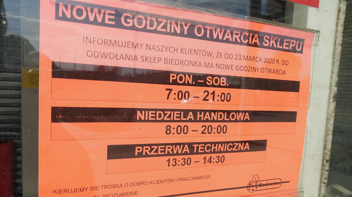 Biedronka, Lidl, Stokrotka. Nowe godziny otwarcia sklepów. Niektóre z przerwą w ciągu dnia, a seniorzy pierwsi przy kasie Biedronka, Lidl, Stokrotka. Nowe godziny otwarcia sklepów. Niektóre z przerwą w ciągu dnia, a seniorzy pierwsi przy kasie