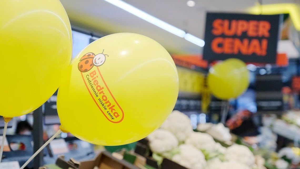 Biedronka otworzy sklepy w niedziele? Pracownicy boją się omijania zakazu handlu