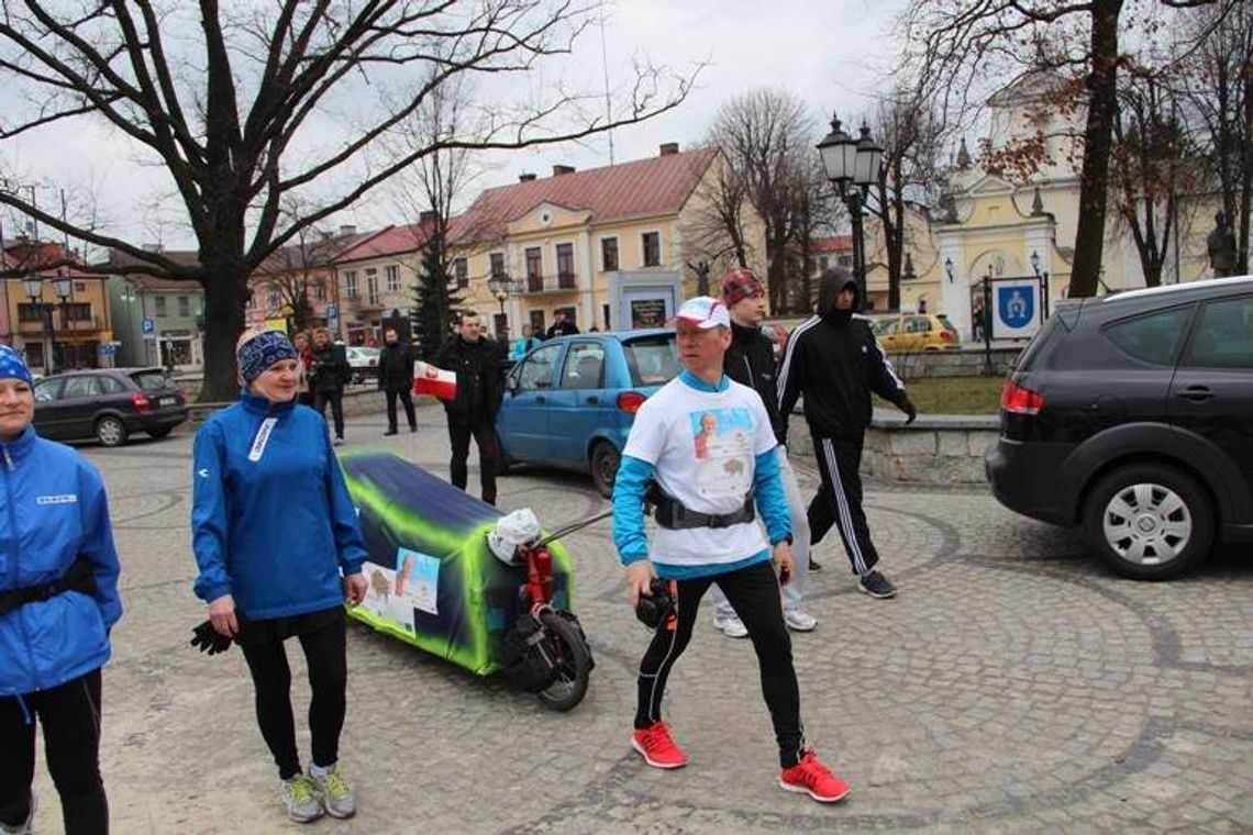 Biegnie do Watykanu przez Międzyrzec Podlaski. Codziennie pokonuje po 70 km