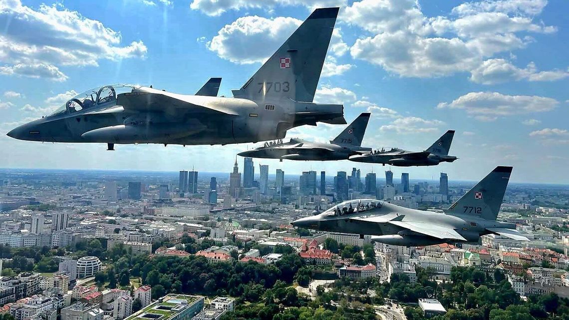 Bieliki z Dęblina już są w Warszawie i szykują się na defiladę Bieliki z Dęblina już są w Warszawie i szykują się na defiladę