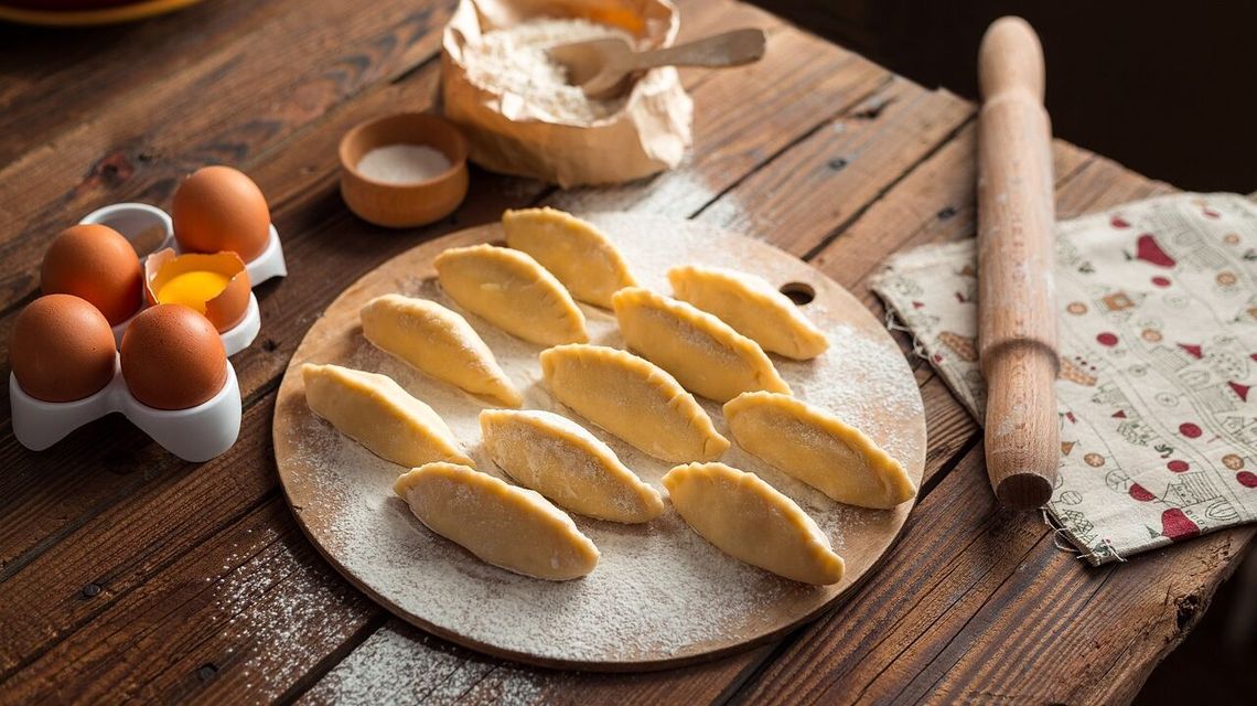 Bigos na cebularzu, czyli regionalnie na talerzu - 10 najsmaczniejszych dań z lubelskiego Bigos na cebularzu, czyli regionalnie na talerzu - 10 najsmaczniejszych dań z lubelskiego