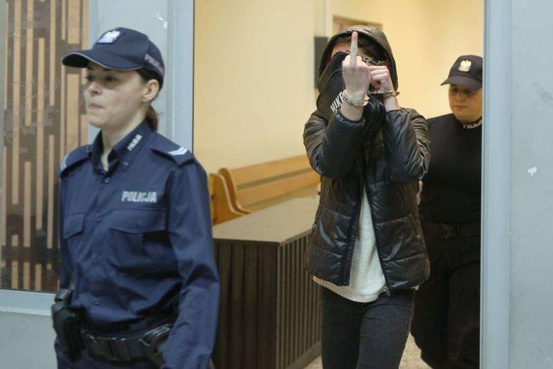 Bijatyka i groźby nożyczkami. Nastolatki napadły na nastolatki Bijatyka i groźby nożyczkami. Nastolatki napadły na nastolatki