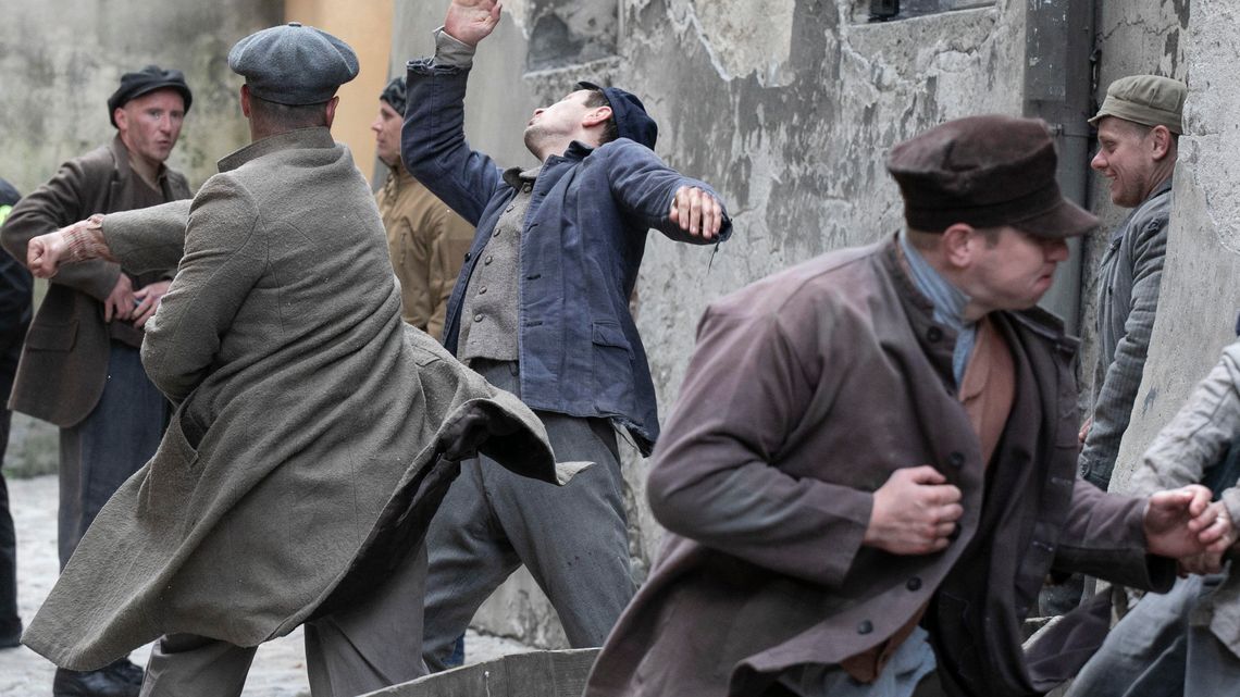 Bijatyka i sztuczna krew na Starym Mieście. W Lublinie kręcą nowy serial [zdjęcia]