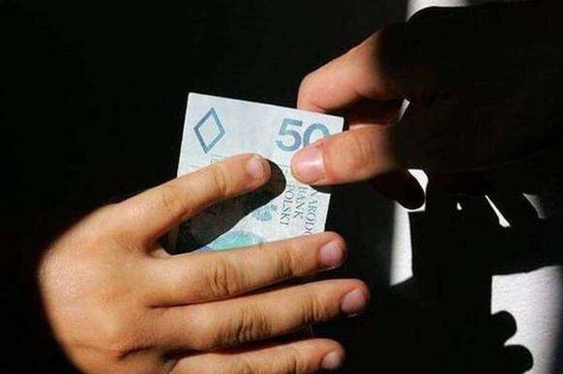 Biłgoraj: Afera w starostwie. Kierowcy odzyskali prawo jazdy za łapówkę