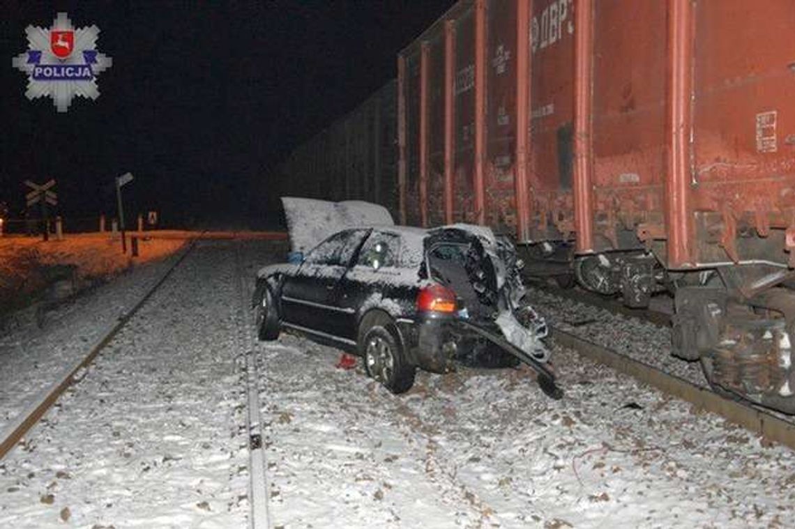 Biłgoraj: Audi wjechało w pociąg