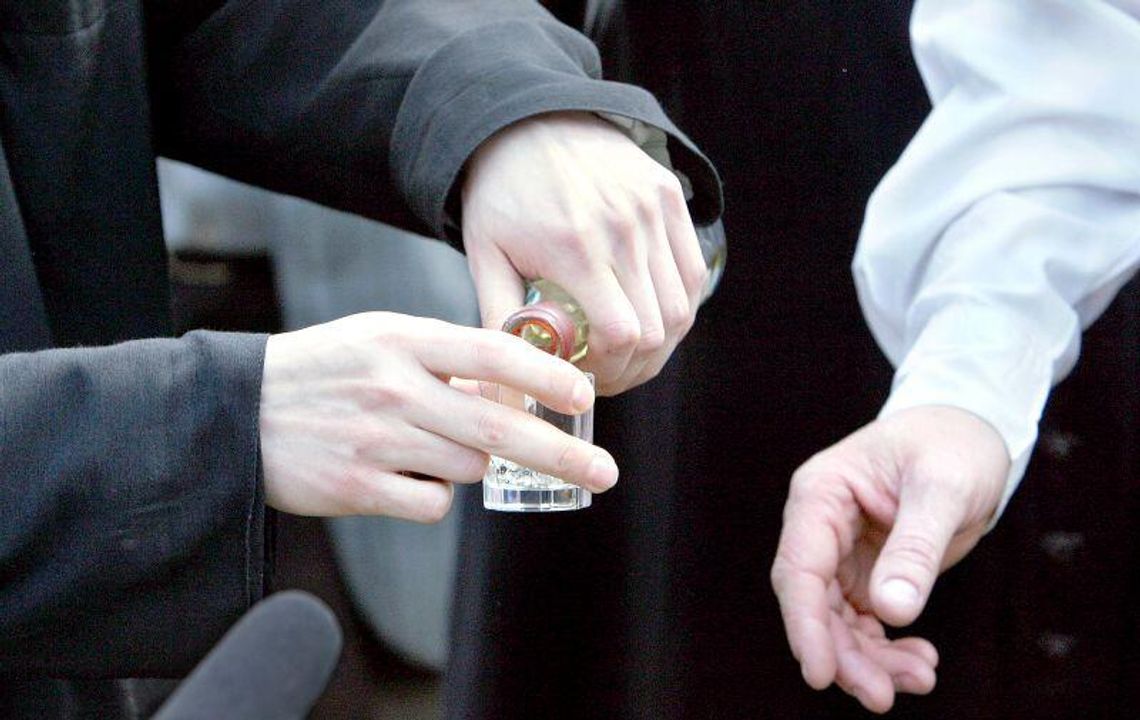 Biłgoraj: Mężczyzna pocięty nożem w trakcie libacji