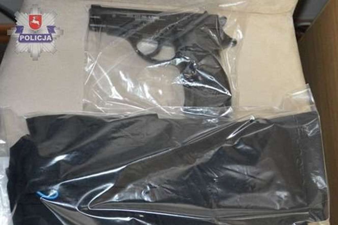 Biłgoraj: Na zakupy przyszedł z bronią za paskiem