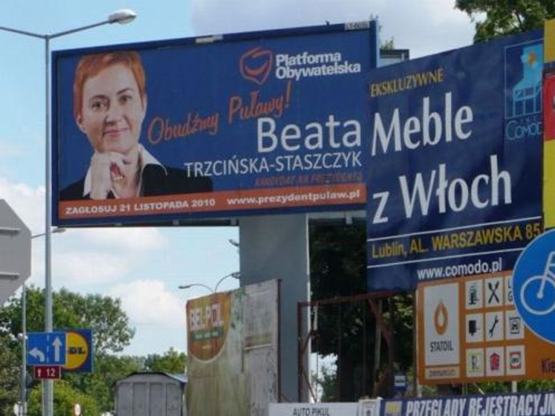 Billboard wisi od zeszłych wyborów, nie ma kto go zdjąć