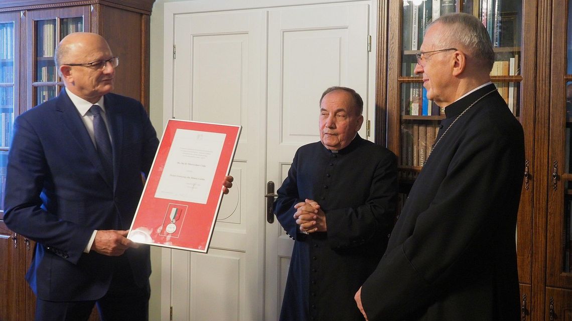 Biskup, prałat i prezydent. Księża uhonorowani medalami