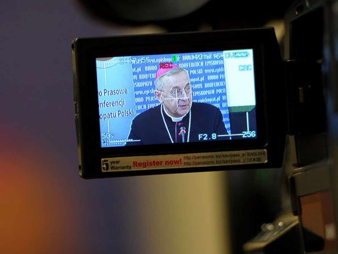 Biskupi: Msza powinna być odprawiana nad trumną