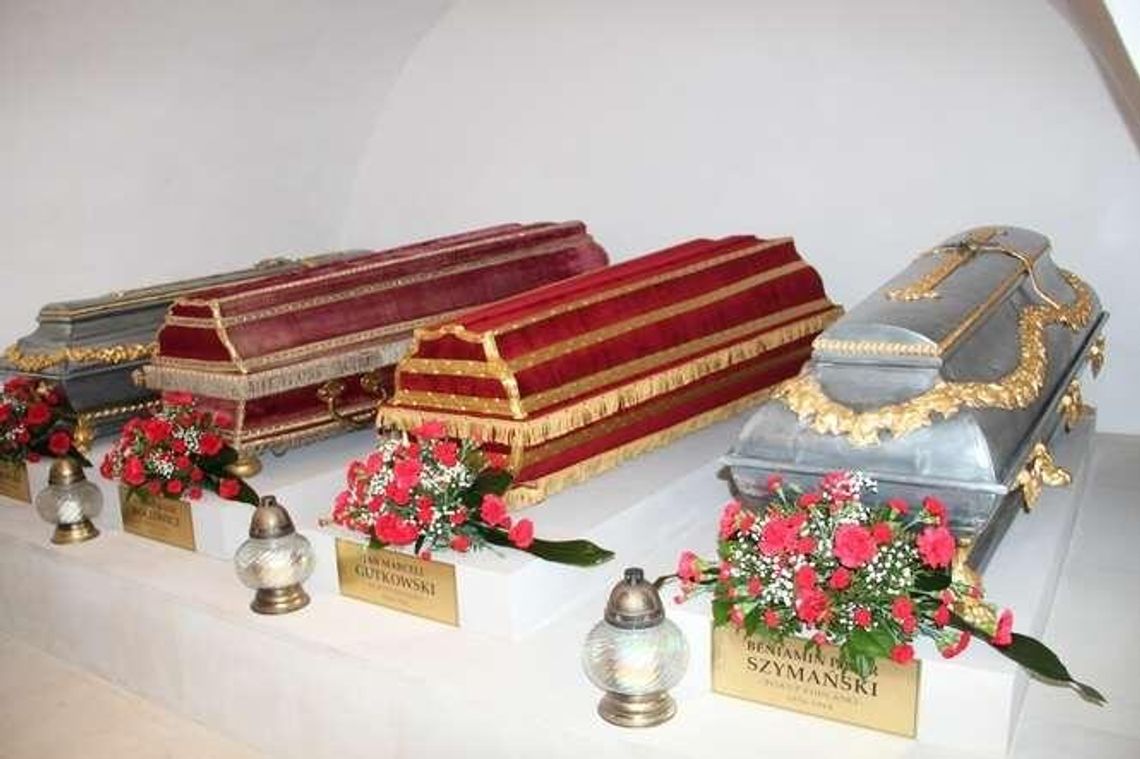 Biskupi zostali skazani na banicję. Po latach odbył się ich pogrzeb [zdjęcia]